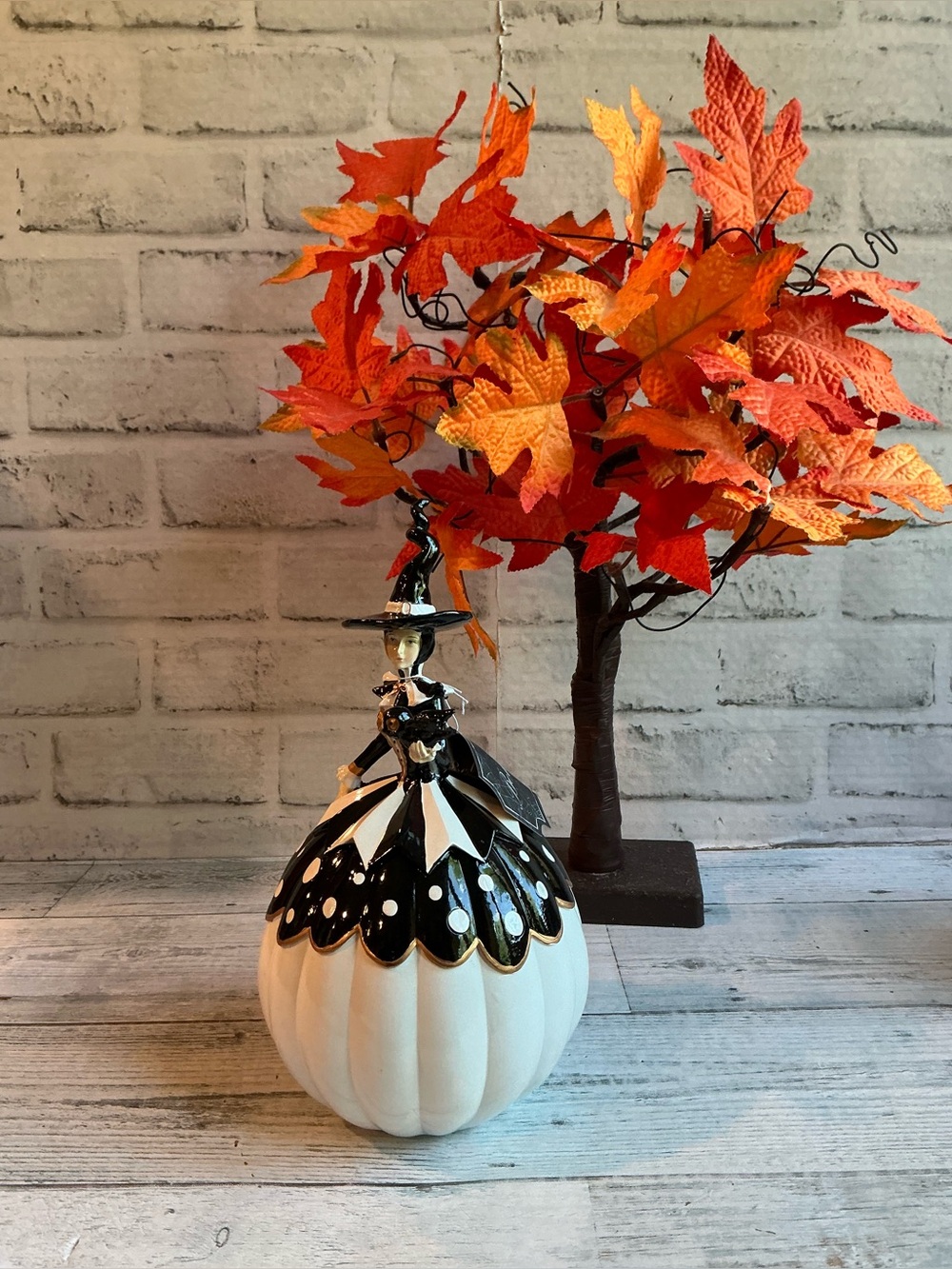 BELLA LUX 10in witch wearing pumpkin dress